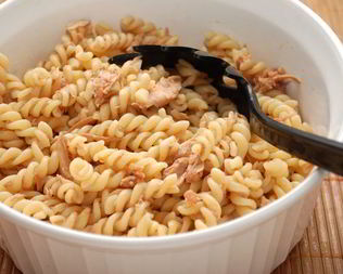 Макароны с тунцом