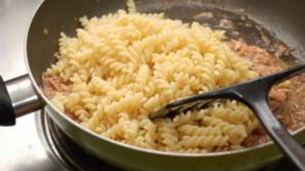 макароны с тунцом