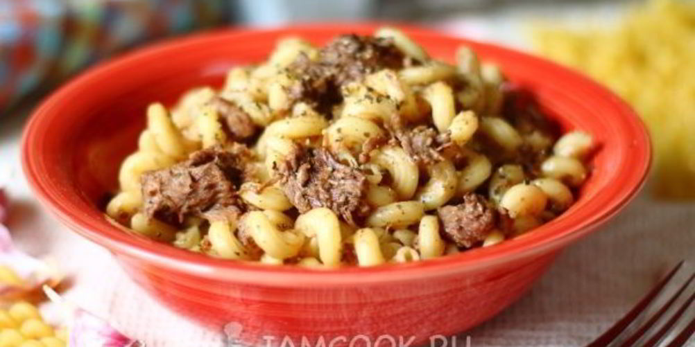 Рецепт макароны с тушенкой в кастрюле