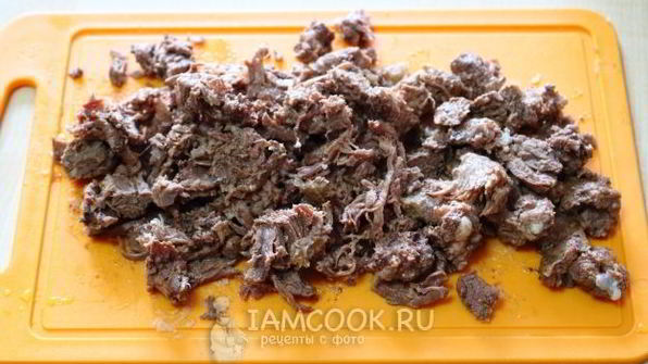 макароны с тушенкой в кастрюле