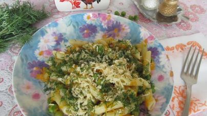 Макароны с зеленым горошком и сыром