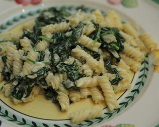 Макароны со сливочным сыром и шпинатом