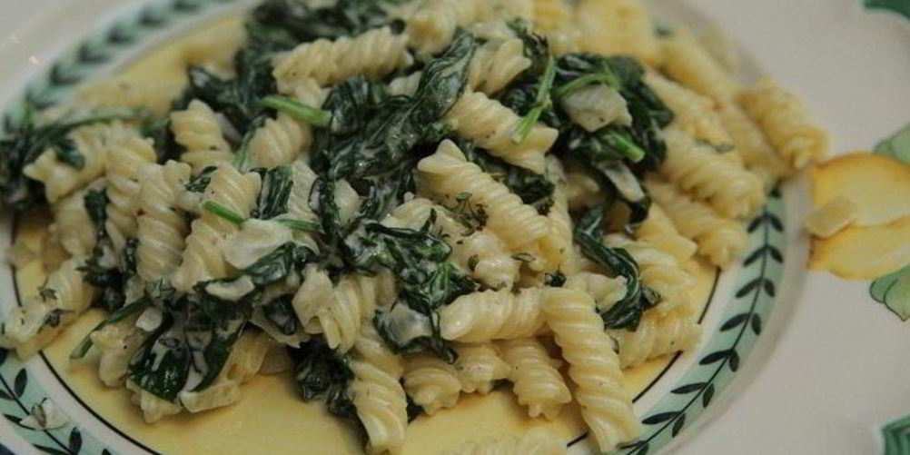 Рецепт макароны со сливочным сыром и шпинатом