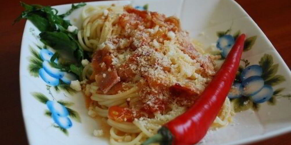 Рецепт паста букатини аматричиана с острым соусом