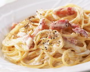 Паста Карбонара с беконом в сливках