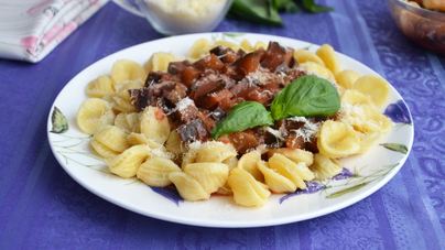 Паста с баклажаном и томатами