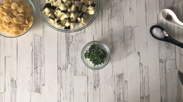 паста с баклажаном и томатами