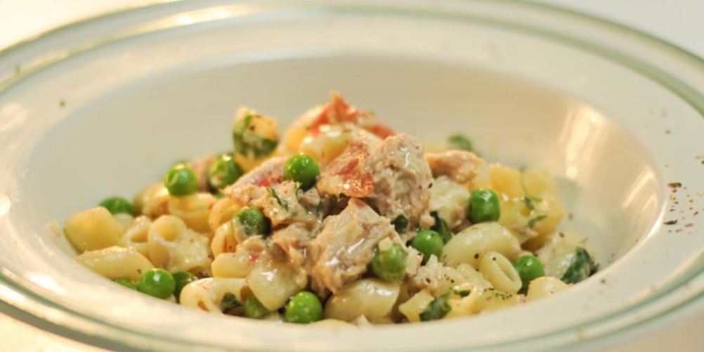 Рецепт паста с беконом и консервированным тунцом в сливочном соусе