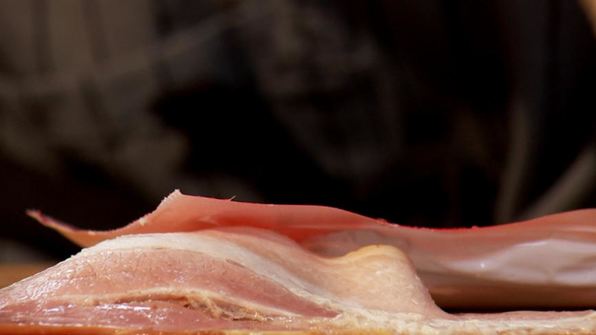 паста с беконом и консервированным тунцом в сливочном соусе