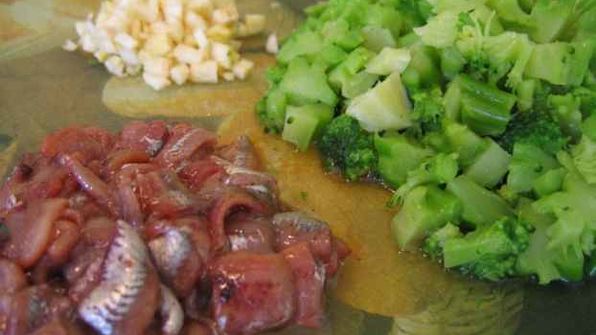 паста с брокколи и анчоусами