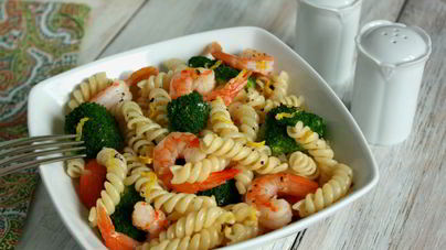 Паста с брокколи и креветками