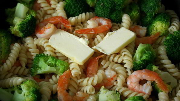 паста с брокколи и креветками
