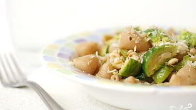 Паста с брюссельской капустой и кедровыми орешками