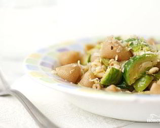 Паста с брюссельской капустой и кедровыми орешками