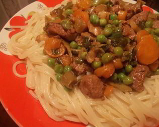 Паста с говядиной и молодыми овощами