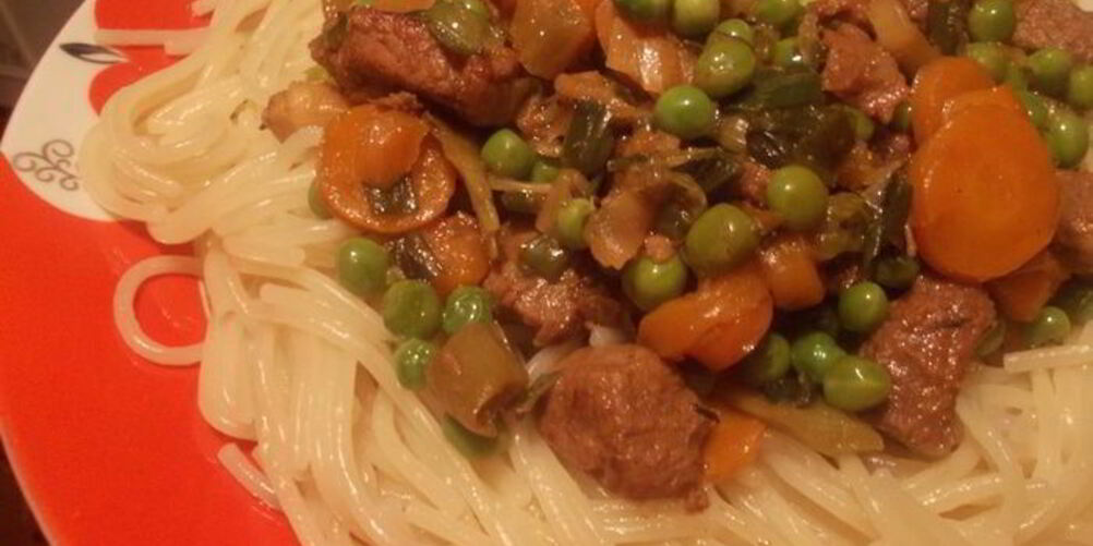 Рецепт паста с говядиной и молодыми овощами