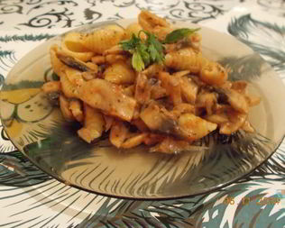 Паста с грибами и луком