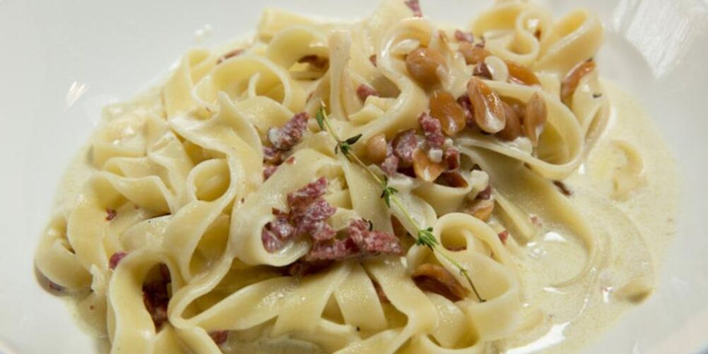 Рецепт паста с копченой колбасой и арахисом