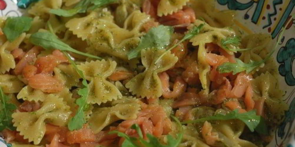 Рецепт паста с копченой семгой и песто из каперсов