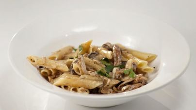 Паста с курицей с грибами