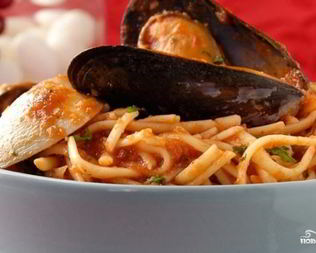 Паста с мидиями и креветками