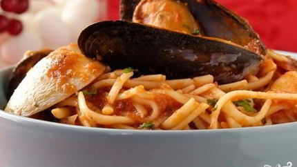 Паста с мидиями и креветками