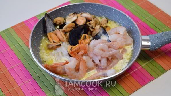 паста с морепродуктами в сливочном соусе