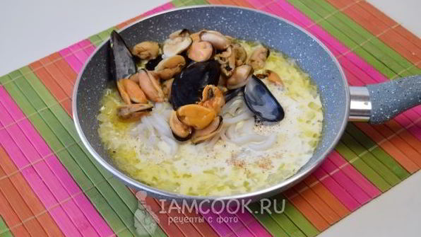 паста с морепродуктами в сливочном соусе