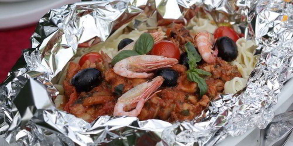 Рецепт паста с морепродуктами, запеченная в фольге