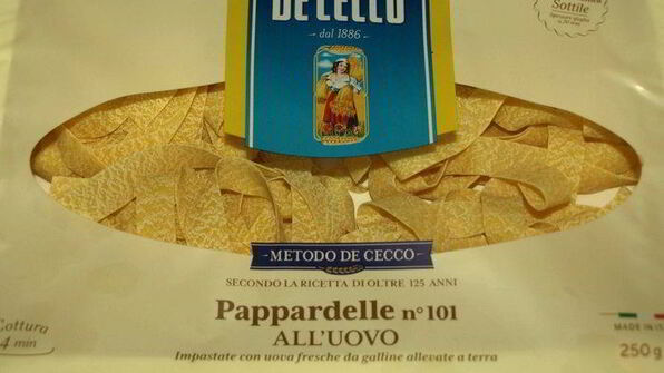 паста с соусом из куриной печени и помидоров