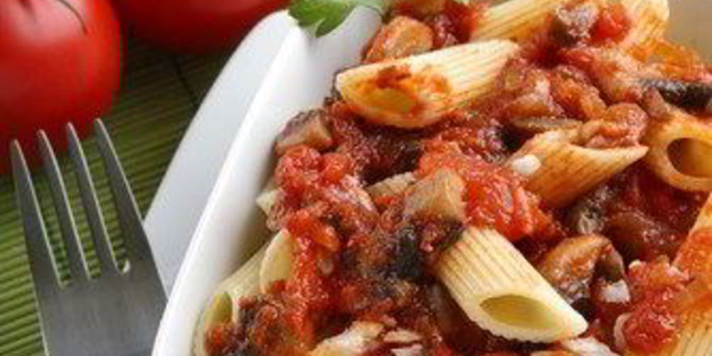 Рецепт паста с соусом из помидоров, анчоусов, каперсов и маслин