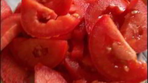 паста с соусом из сальсичи и овощей