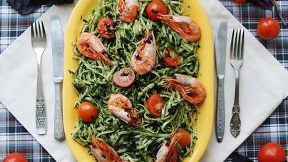 Паста со шпинатом и креветками