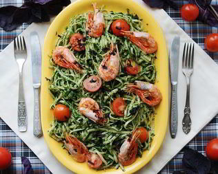 Паста со шпинатом и креветками