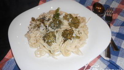 Паста со сметанным соусом и брокколи