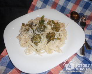 Паста со сметанным соусом и брокколи