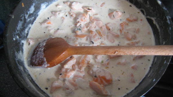 паста в сливочном соусе с лососем