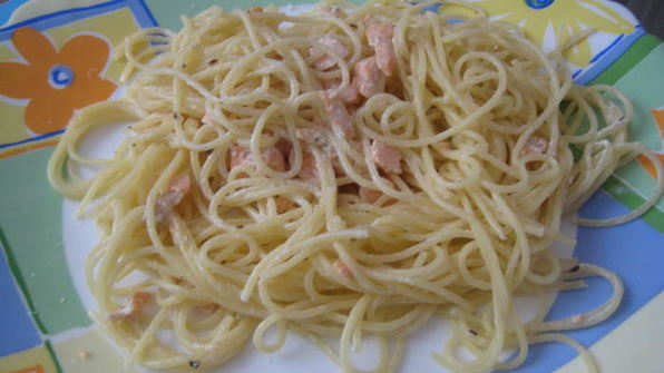 паста в сливочном соусе с лососем