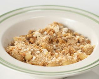 Сицилийская паста с консервированной скумбрией и сухариками