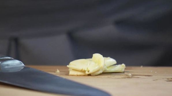 сицилийская паста с консервированной скумбрией и сухариками