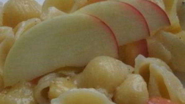 сладкие макароны с фруктами