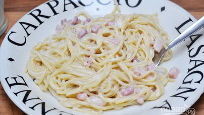 Спагетти с беконом и сливками