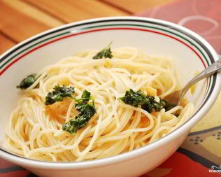 Спагетти с чесноком и маслом