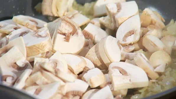 спагетти с грибным болоньезе