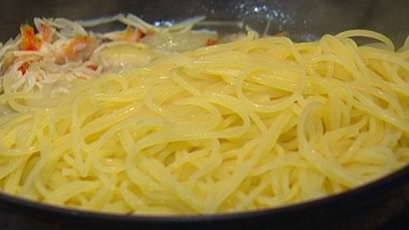 спагетти с крабами и фенхелем