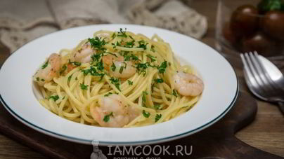 Спагетти с креветками и чесноком