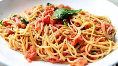 Спагетти с помидорами и фаршем