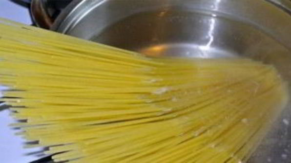 спагетти с помидорами и фаршем