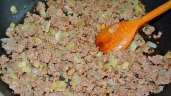 спагетти с помидорами и фаршем