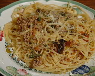 Спагетти с телятиной и сельдереем